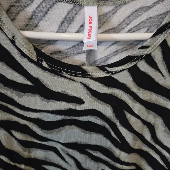 Joe Fresh Zebra Pattern Top - Picture 3 of 4